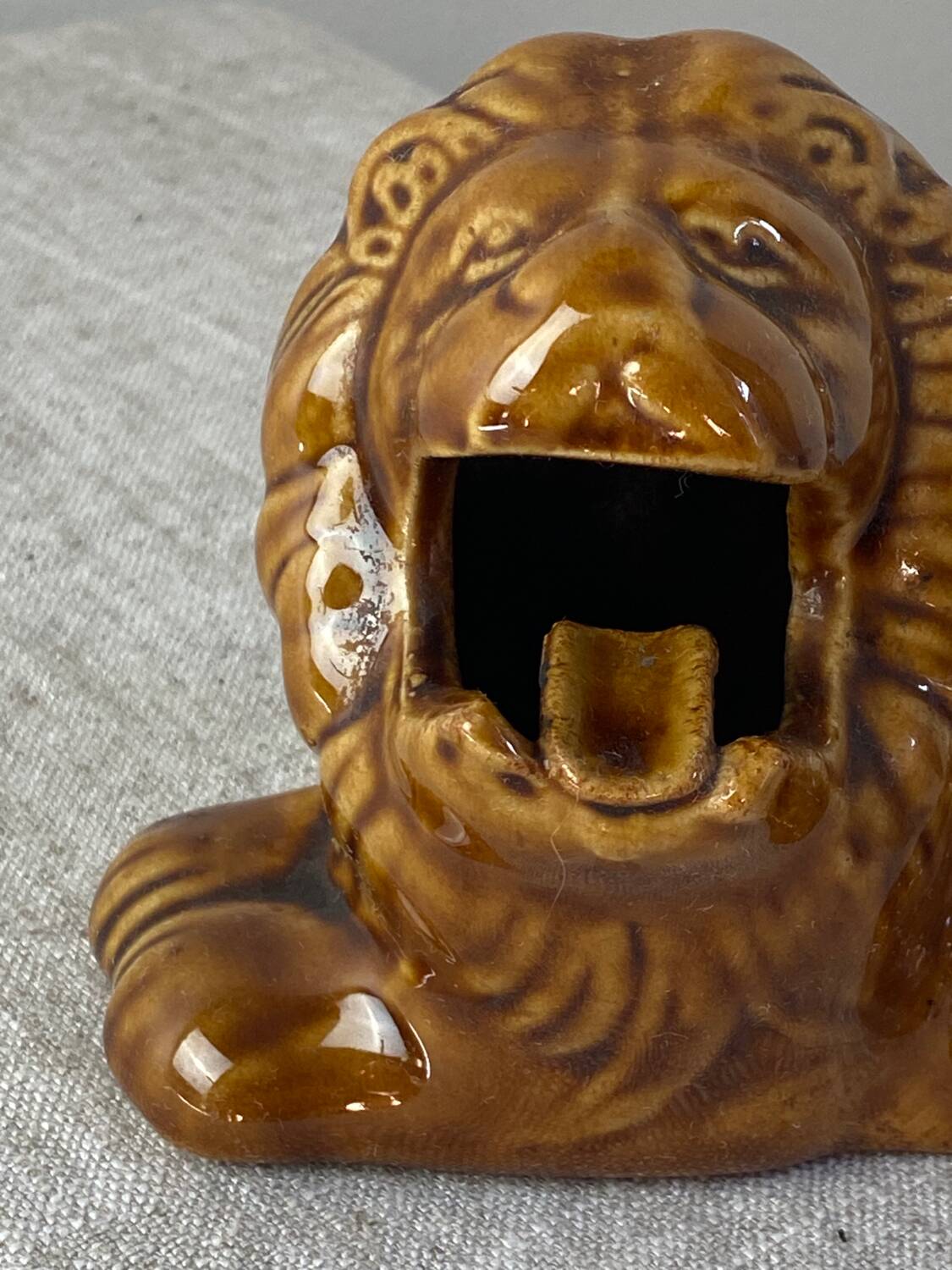 Ceramic lion ashtray
