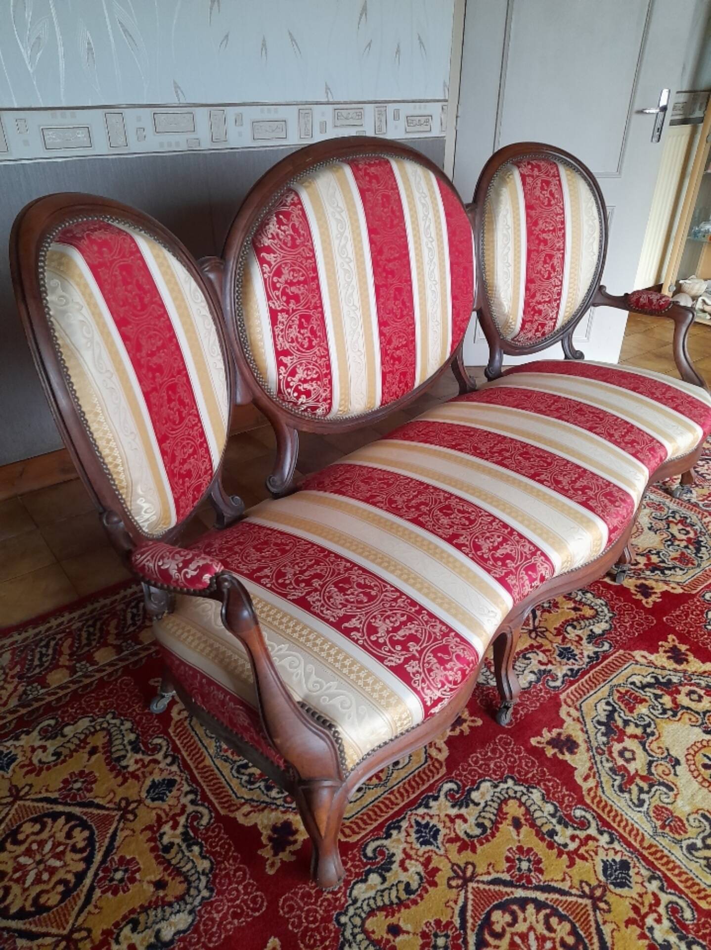 Exceptional Three-Seater Sofa Napoleon III - Triple Medallion - Style