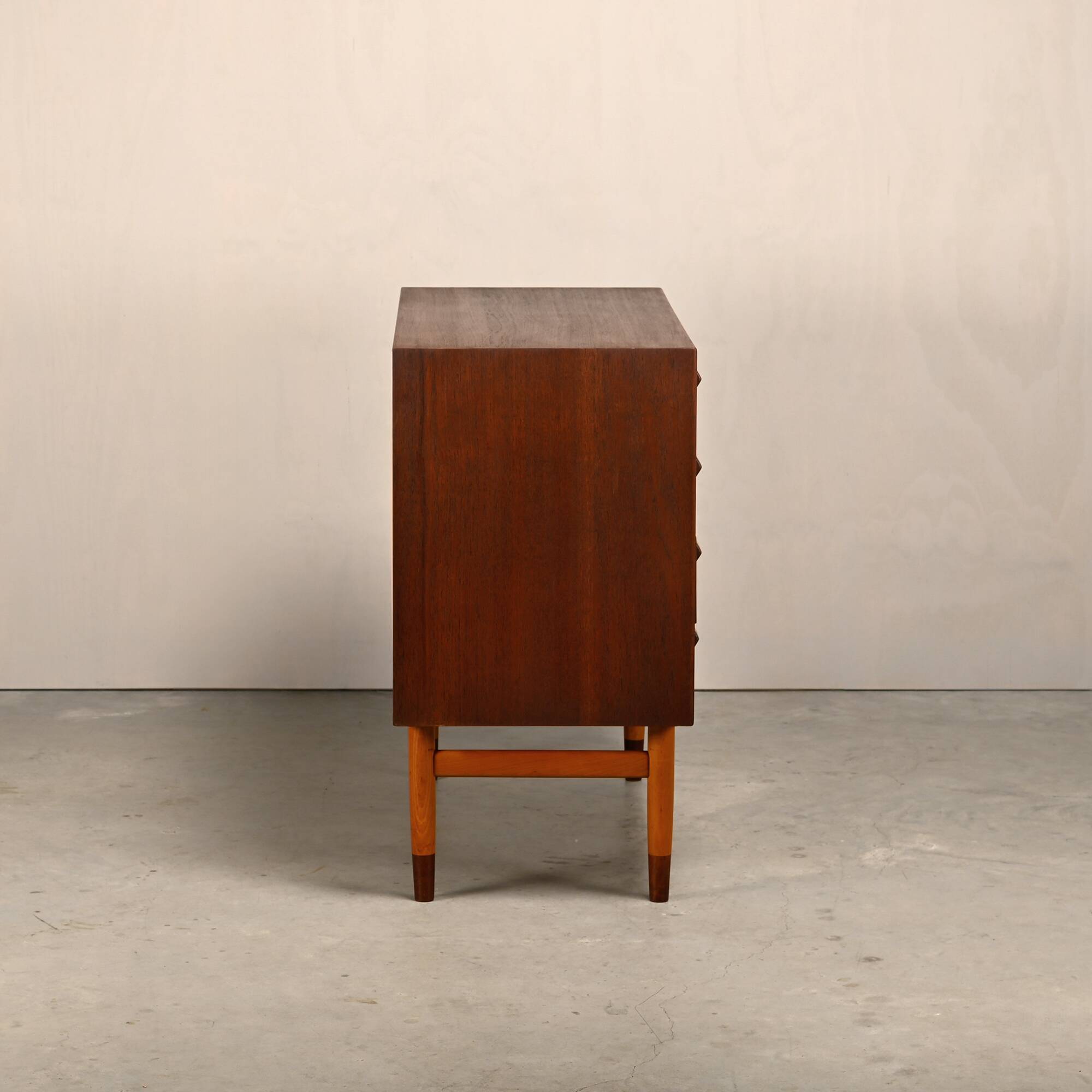 Commode en teck et hêtre de Børge Mogensen, Søborg Møbler