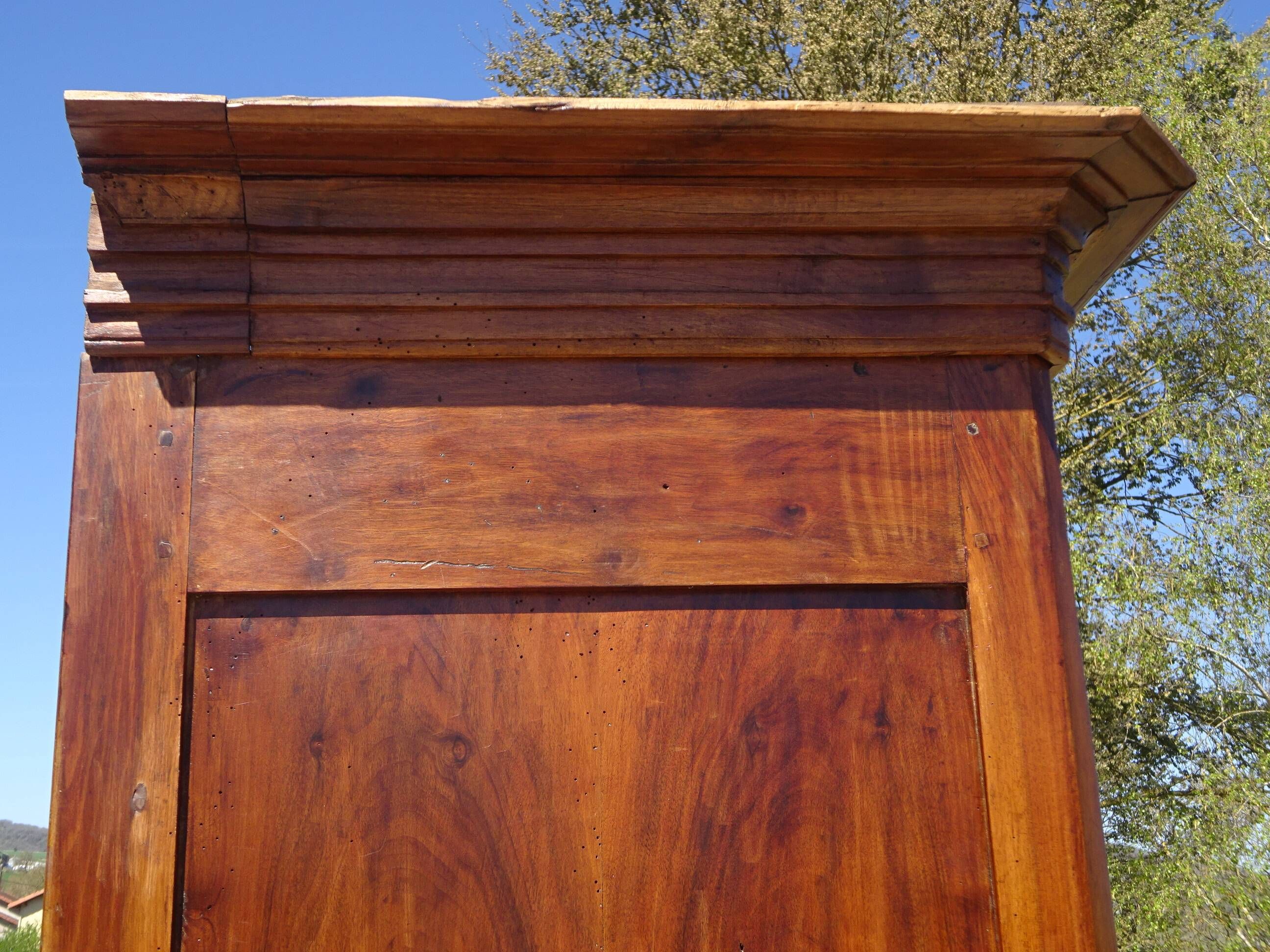 Ancienne armoire Louis Philippe en noyer