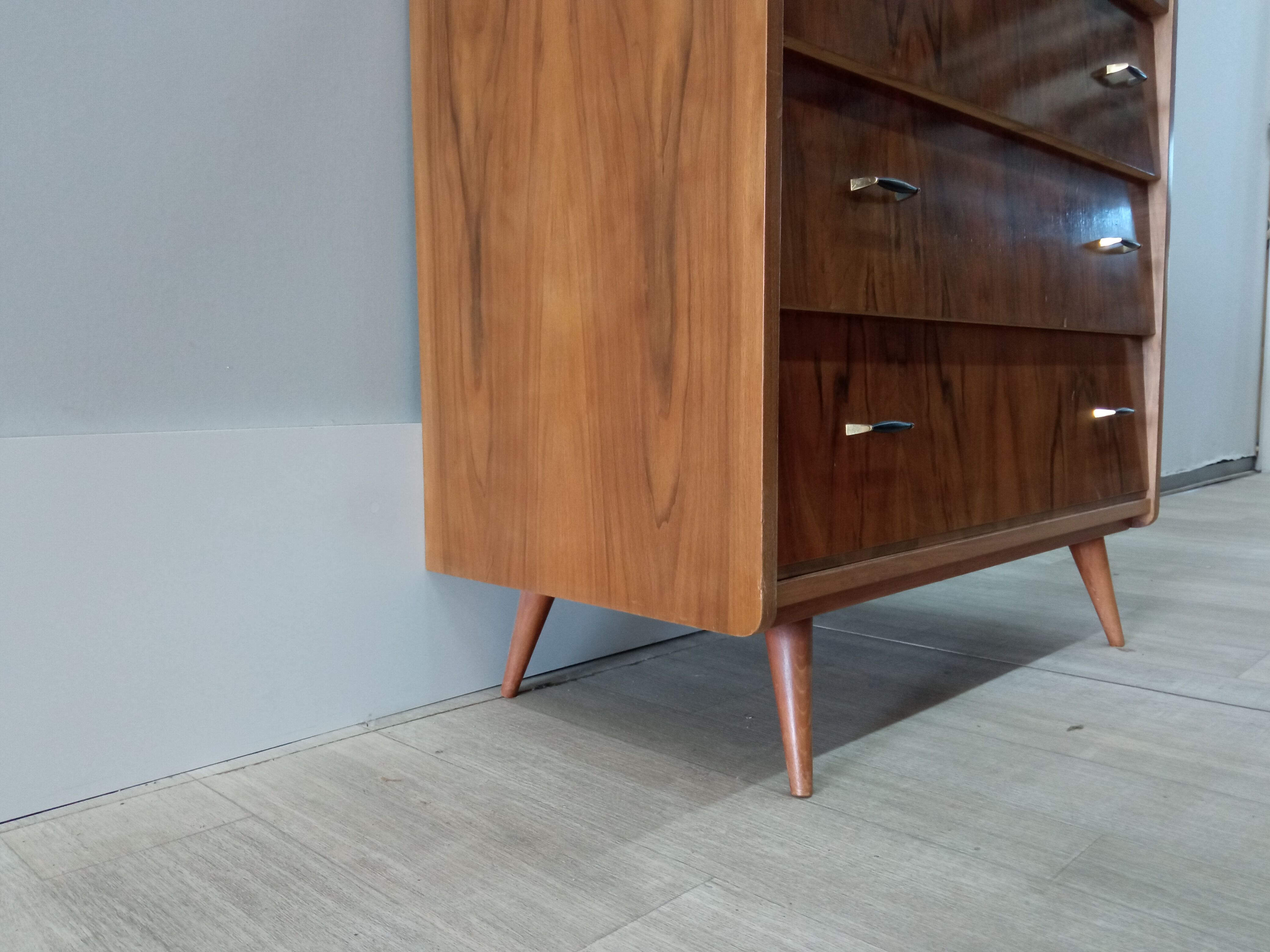 Commodity vintage feet compass