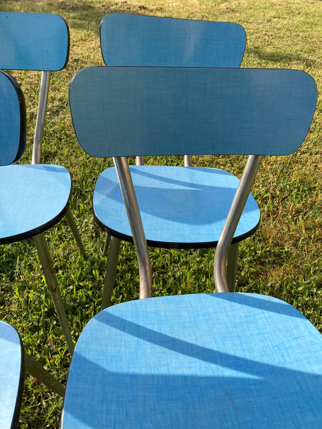Formica blue set of 4 chairs +1 stool