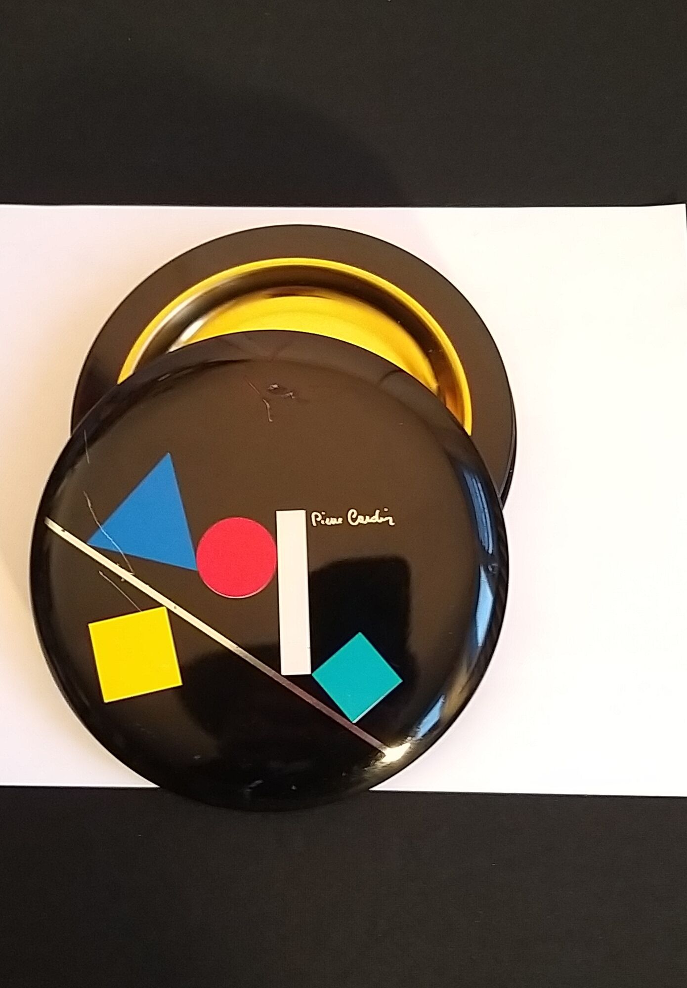 Pierre Cardin empties metal pocket and necessary smoker with cubizing decoration. Vintage.