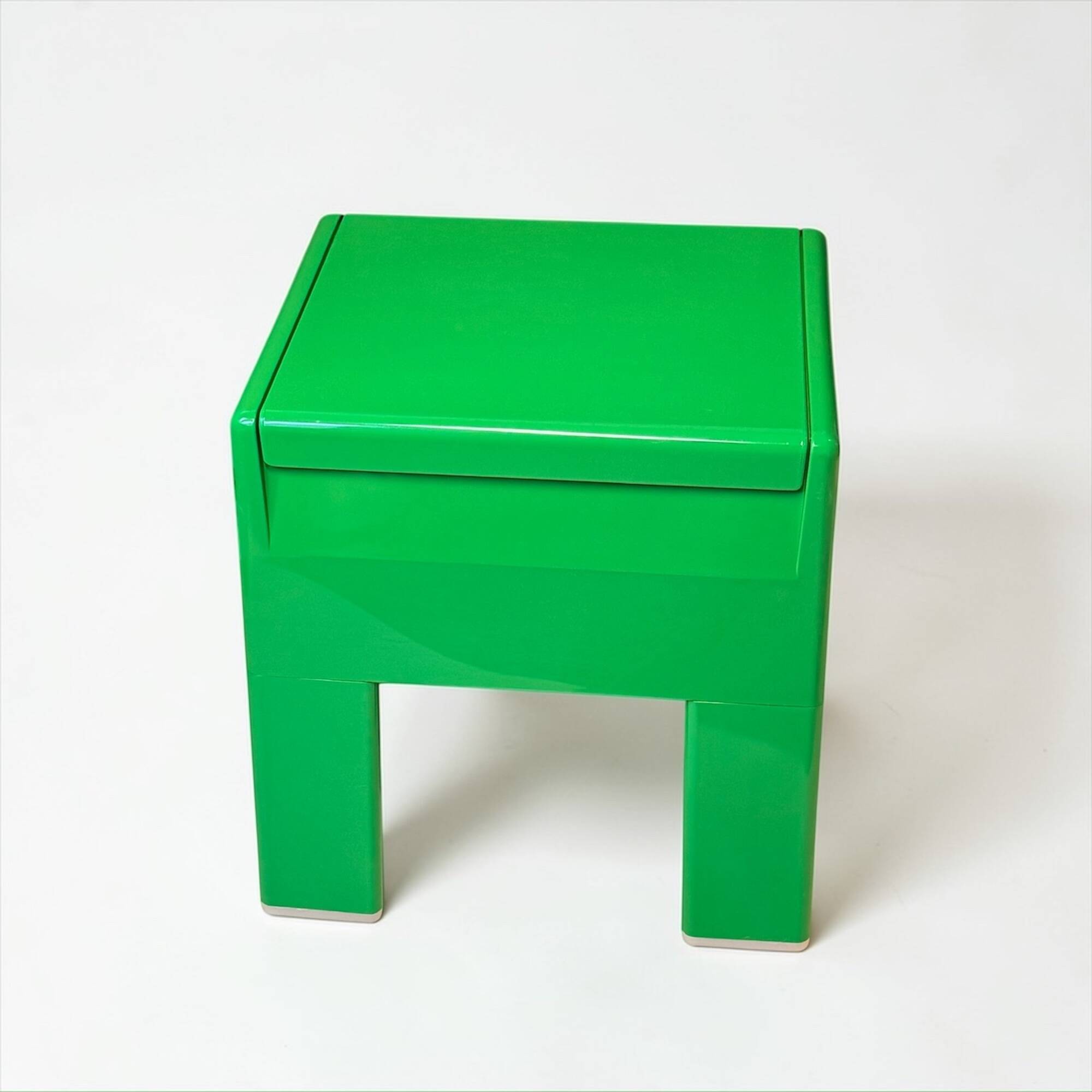 Tabouret coffre Space Age vert Olaf Von Bohr pour Gedy Italie années 60