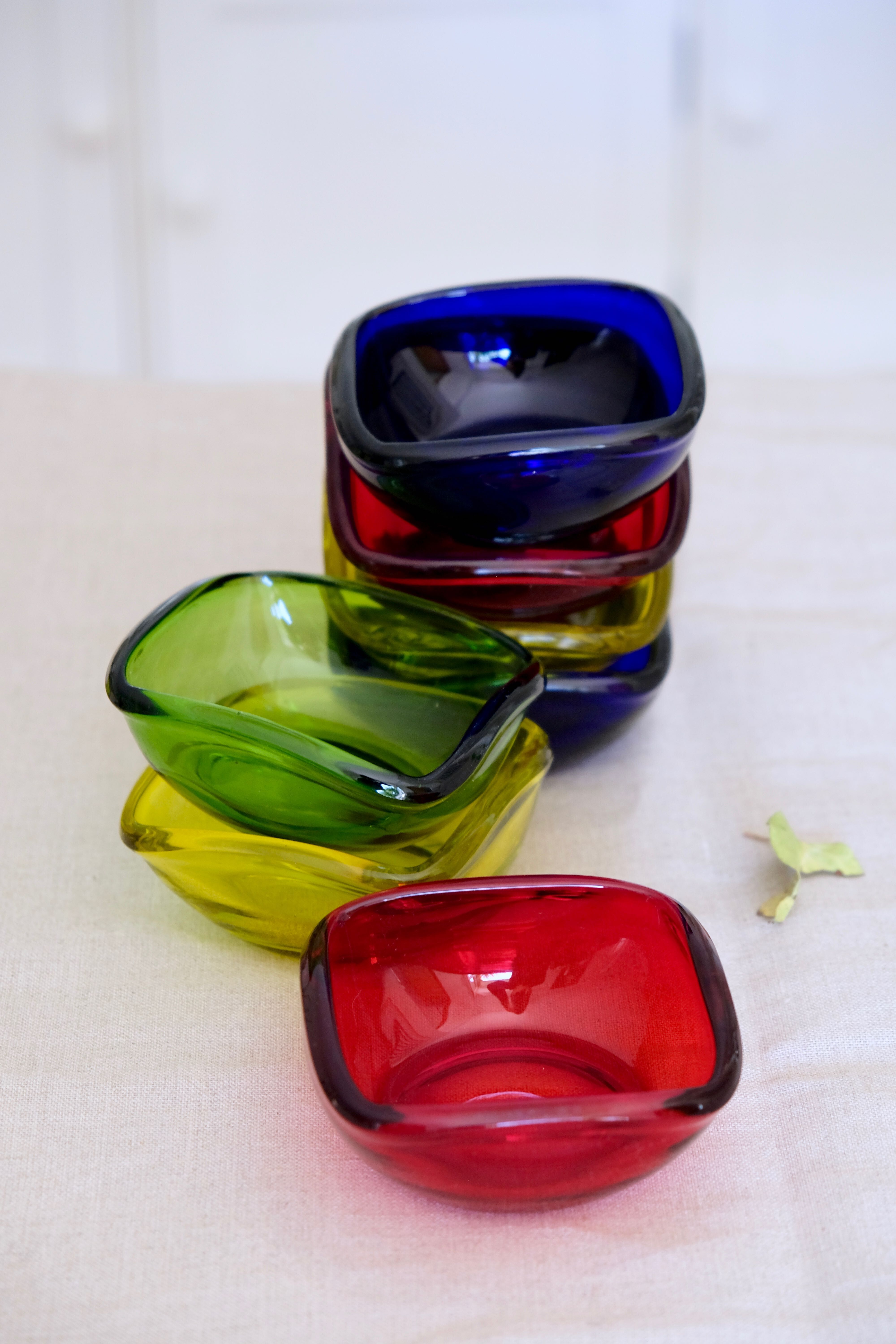 7 cups in colored glass Italy 50s