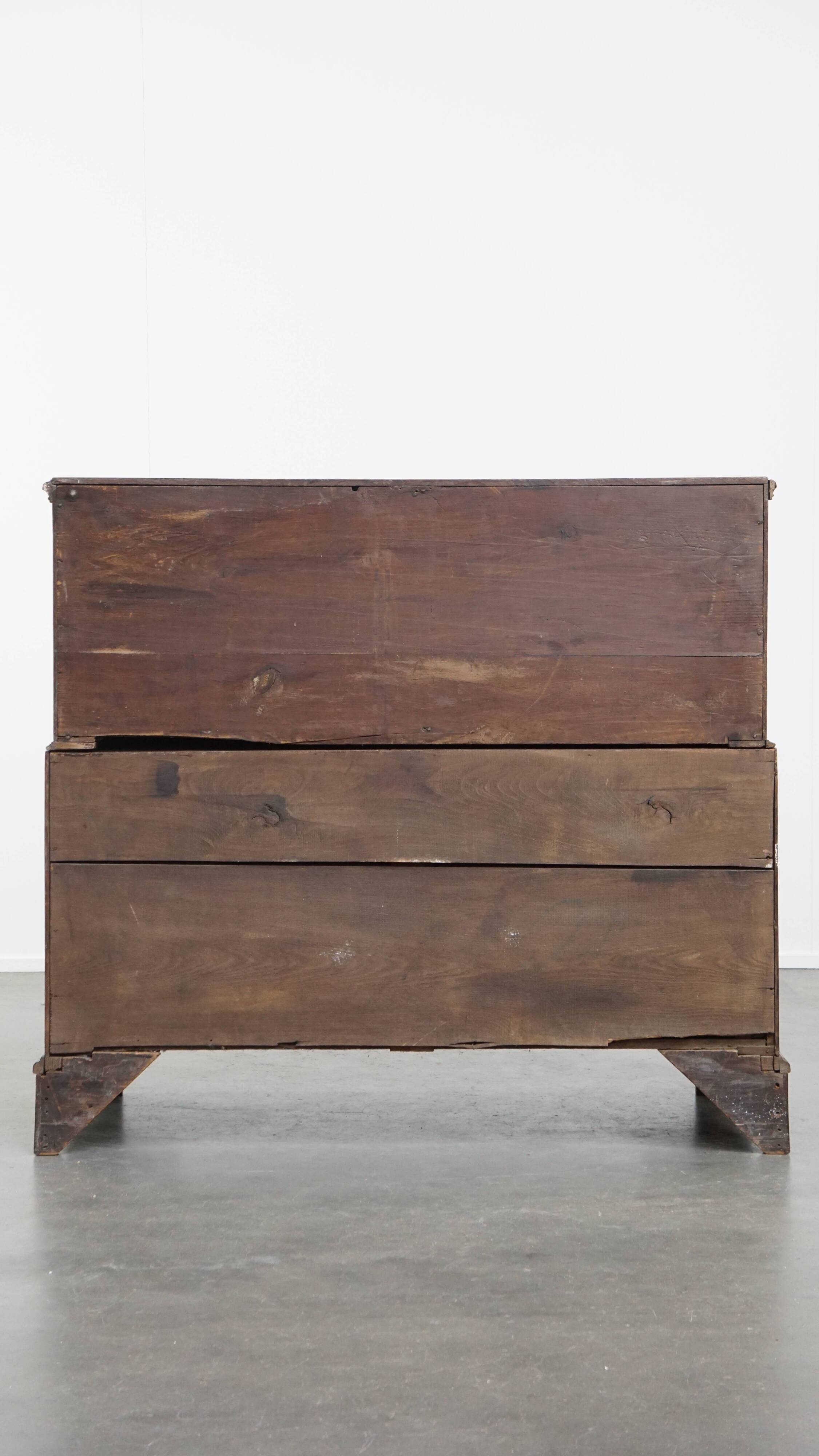 Antique English Chest of Drawers / Chest-on-Chest from the 18th Century