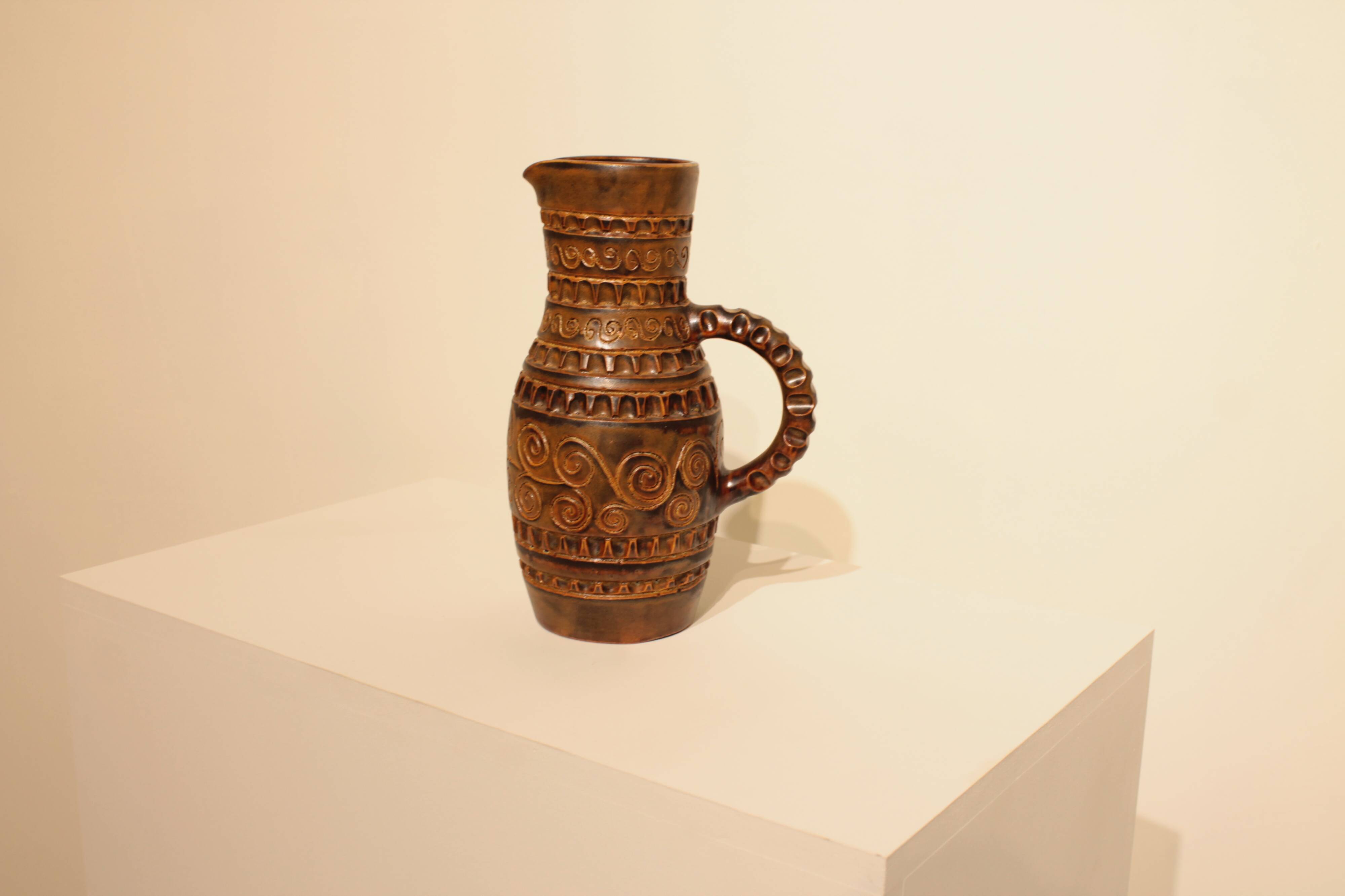 Grand pichet en céramique de Huguette Bessone