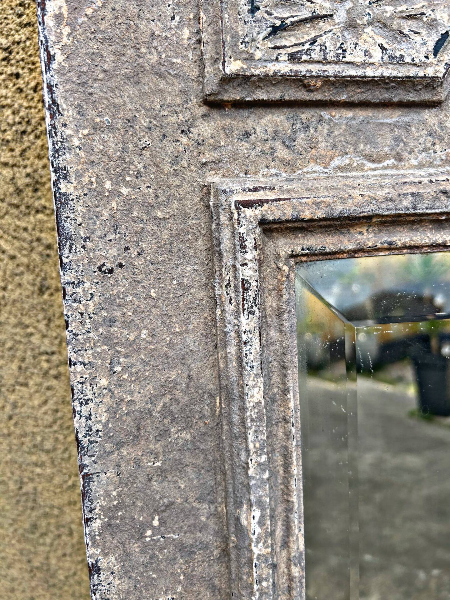 Grand miroir patiné – Esprit pierre ancienne