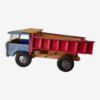Camion en bois de la marque française Dejou des années 60.