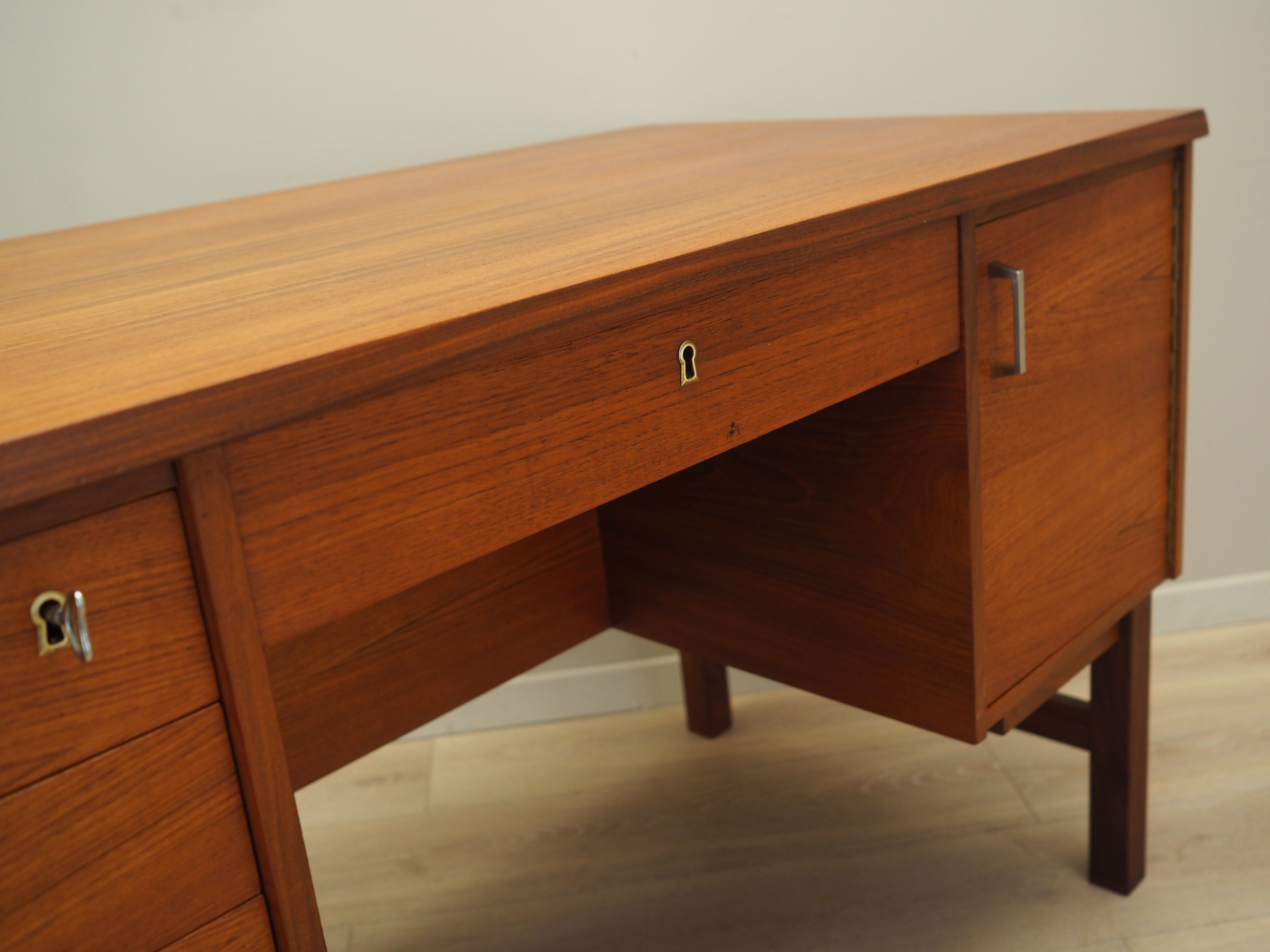 Teak desk, Danish design, 1970s, production: Denmark