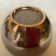 Small round vase, cracked golden ceramic.