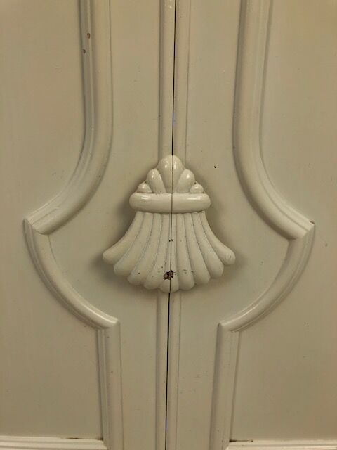 Sideboard with beautiful handels