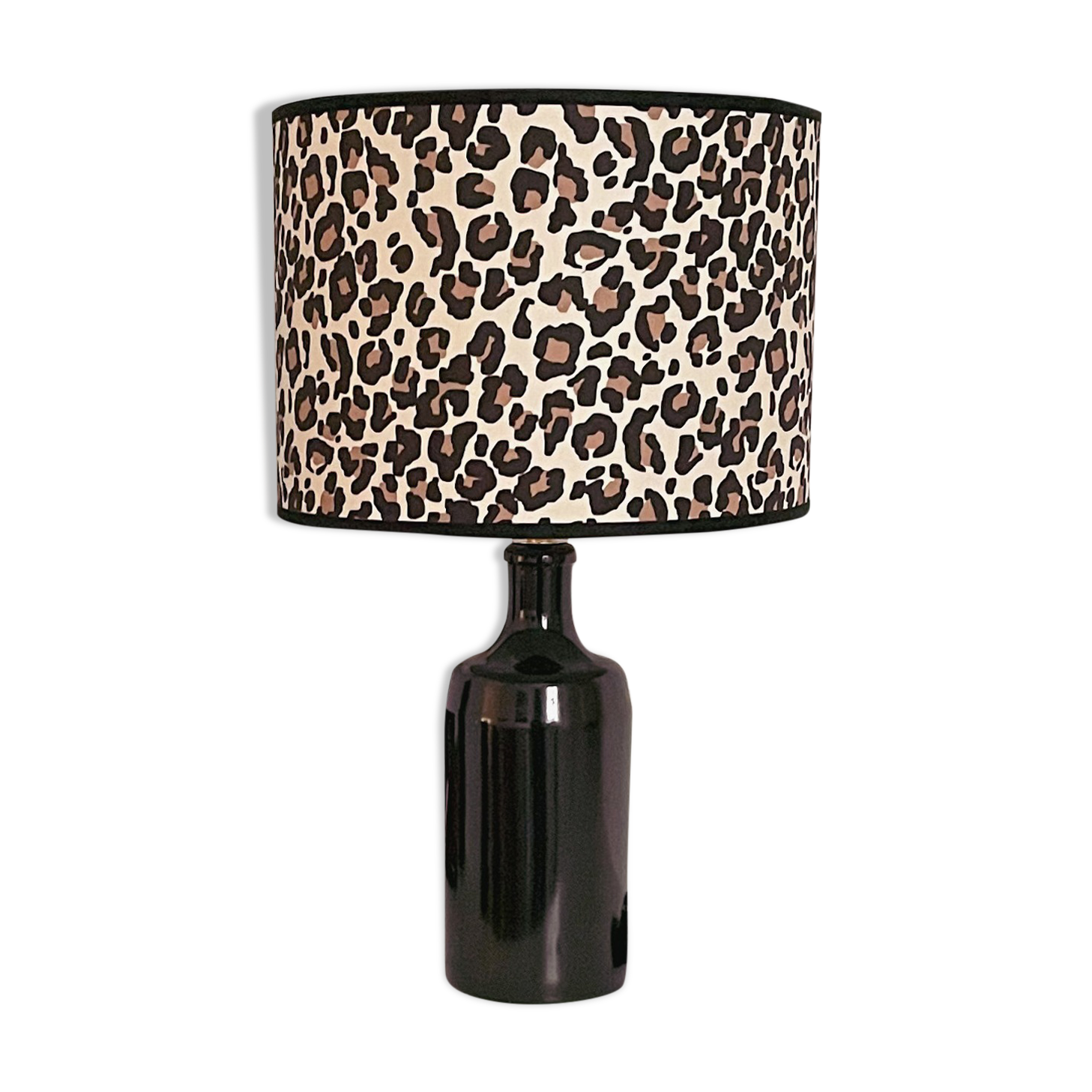 Lampe grès et imprimé léopard