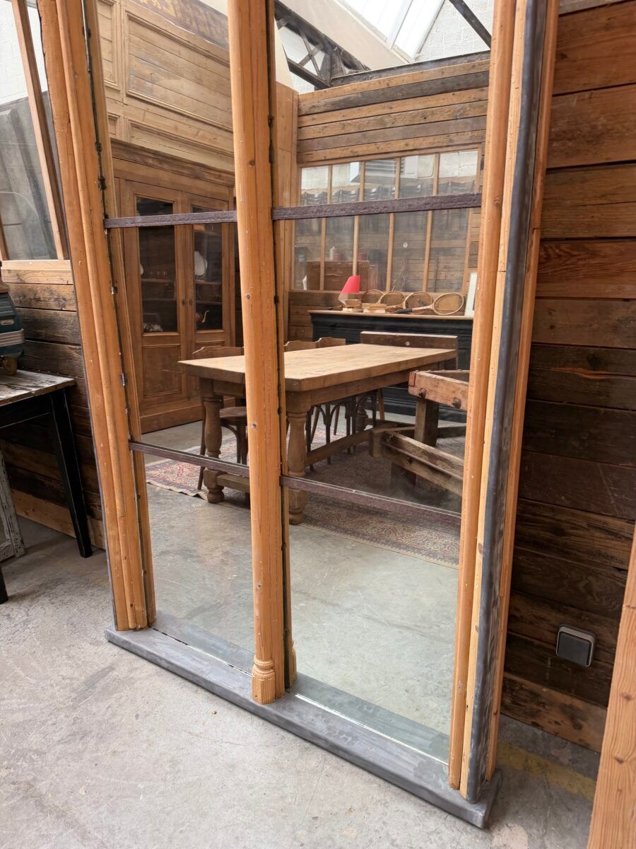 Miroir de style gothique fin XIXème