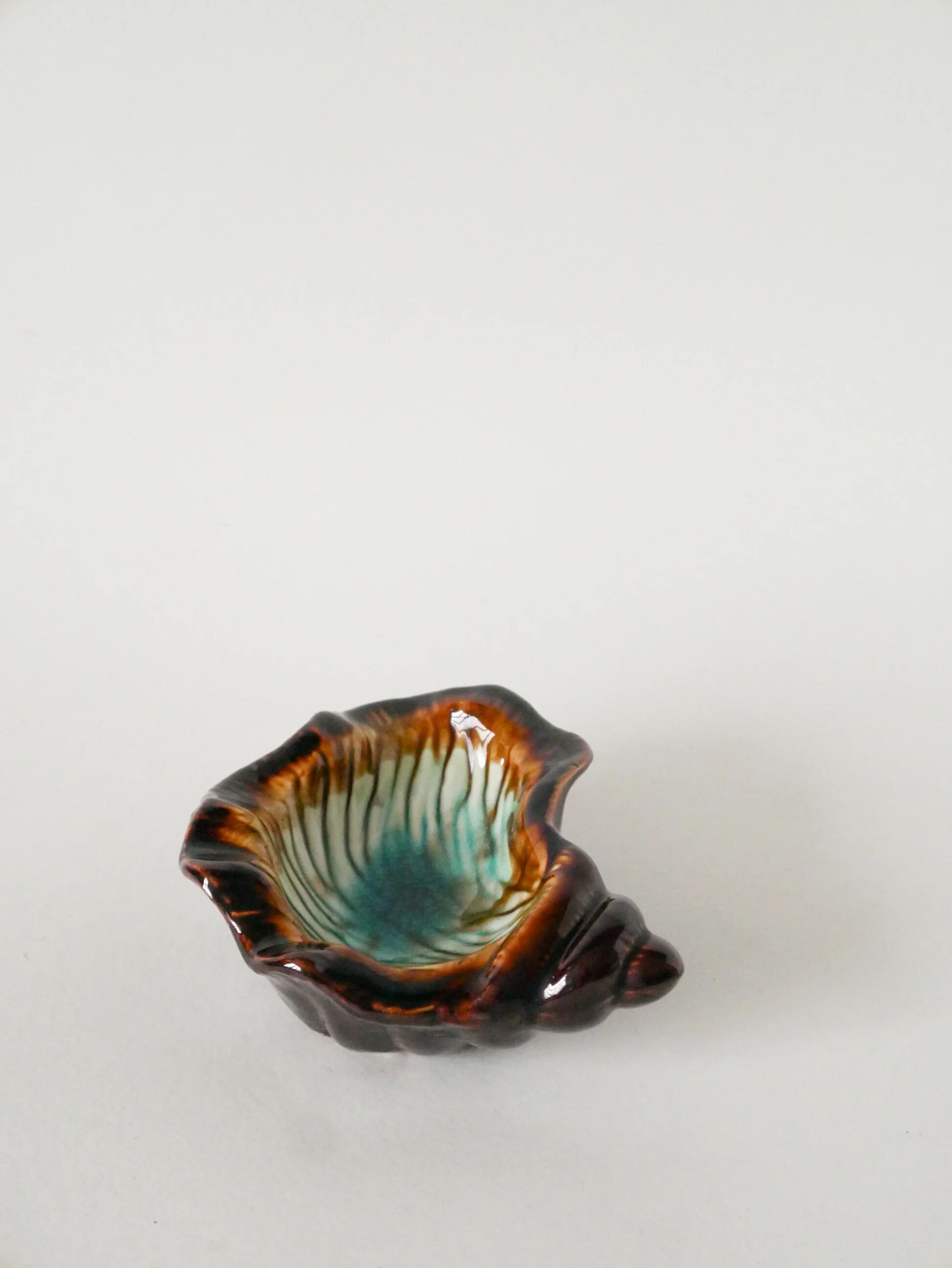 Ceramic shell-shaped catchall, brown and blue, 1970.