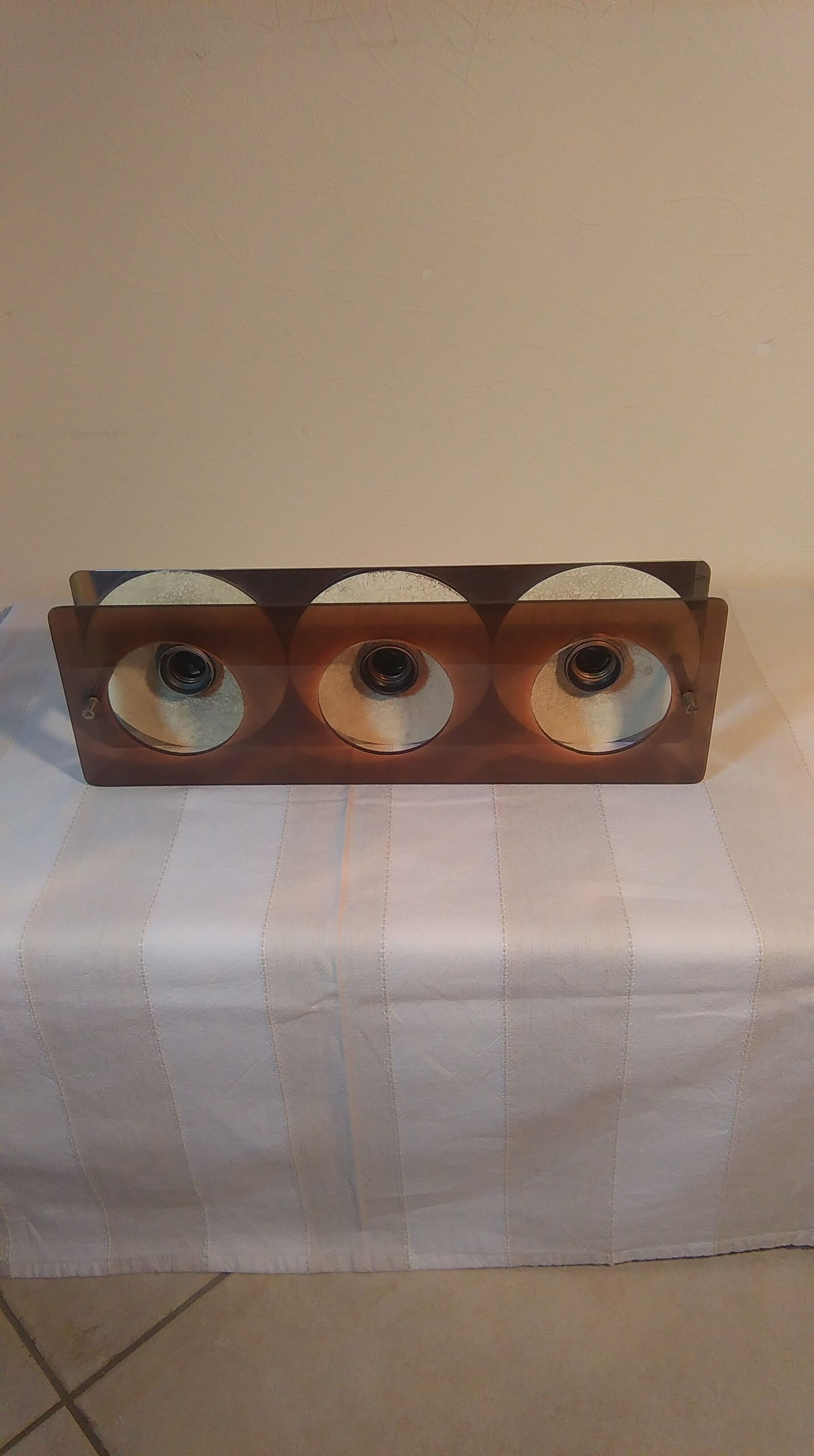 Italian applies to 3 lights, circa 70