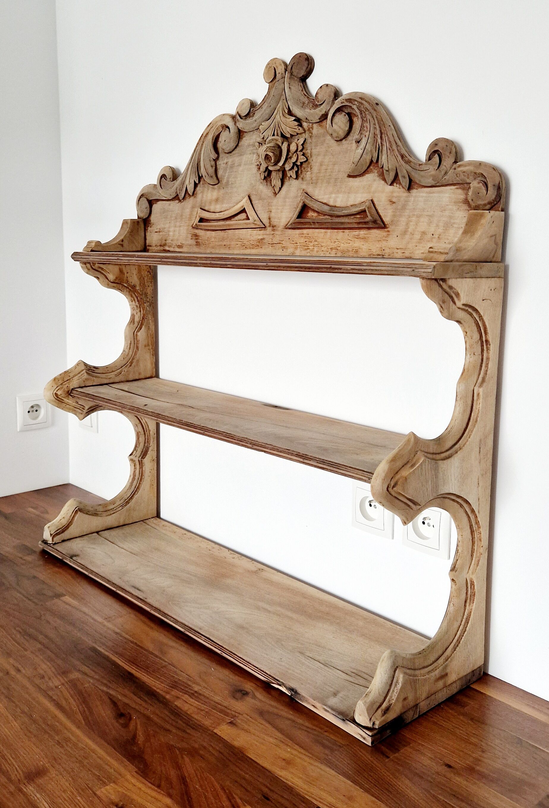 Carved 1900s wall or table shelf