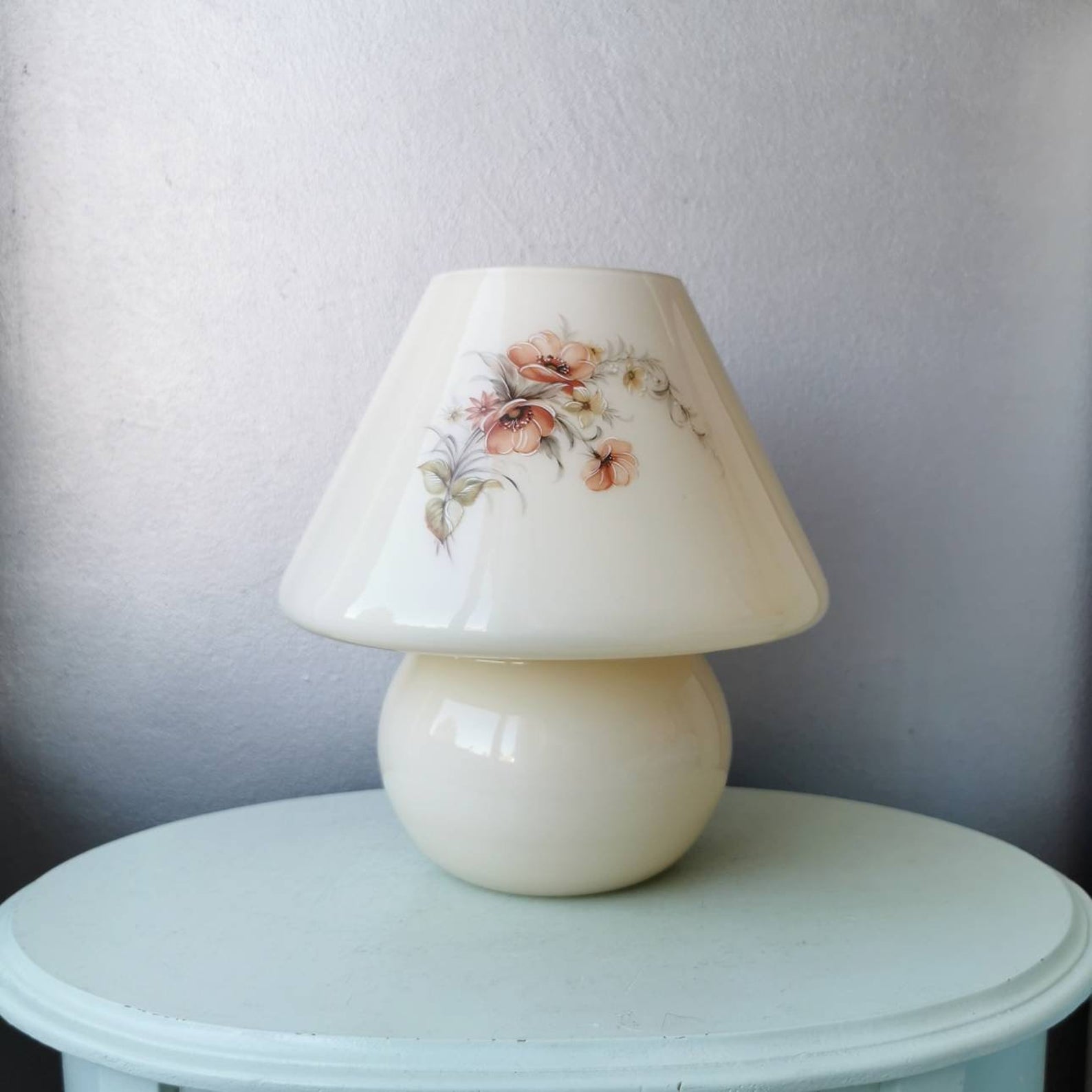 Super beautiful glass glass mushroom table lamp 70s