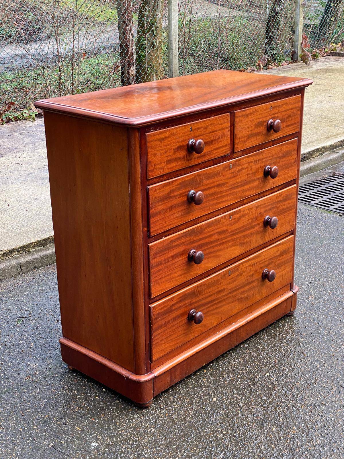 Victorian English commode in solid wood