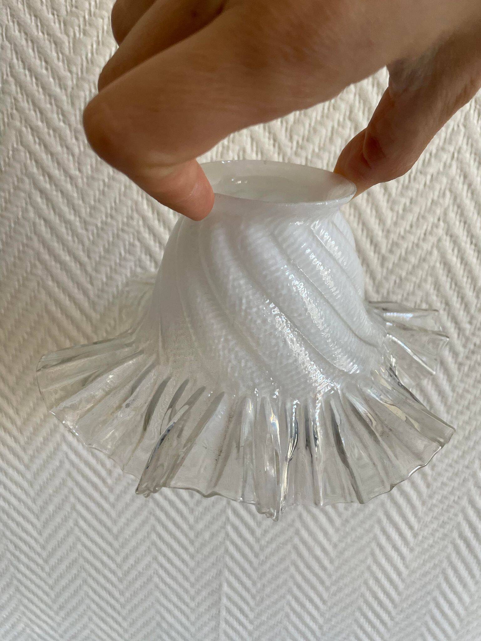 Art Nouveau style glass tulip lampshade