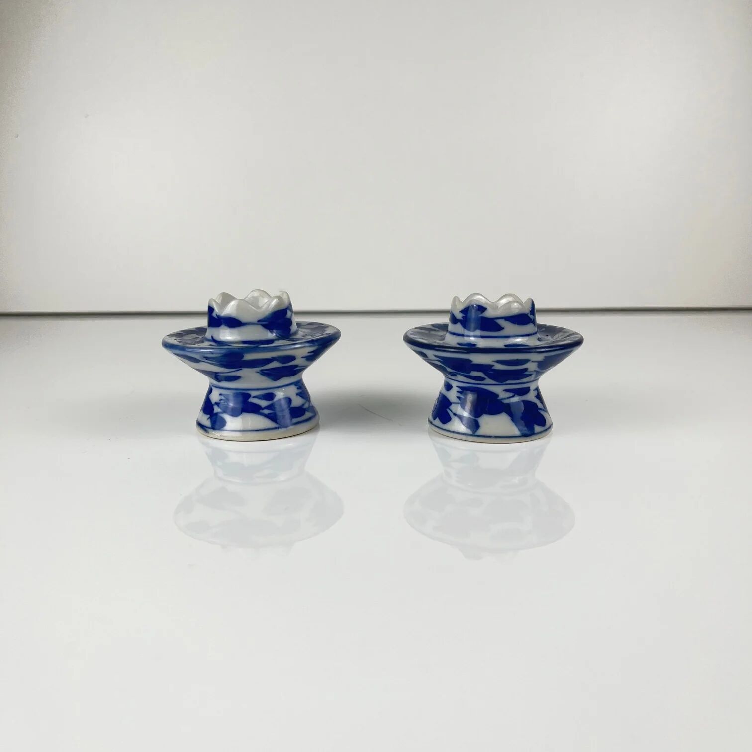 Set of 2 blue and white porcelain candlesticks, 20th century.