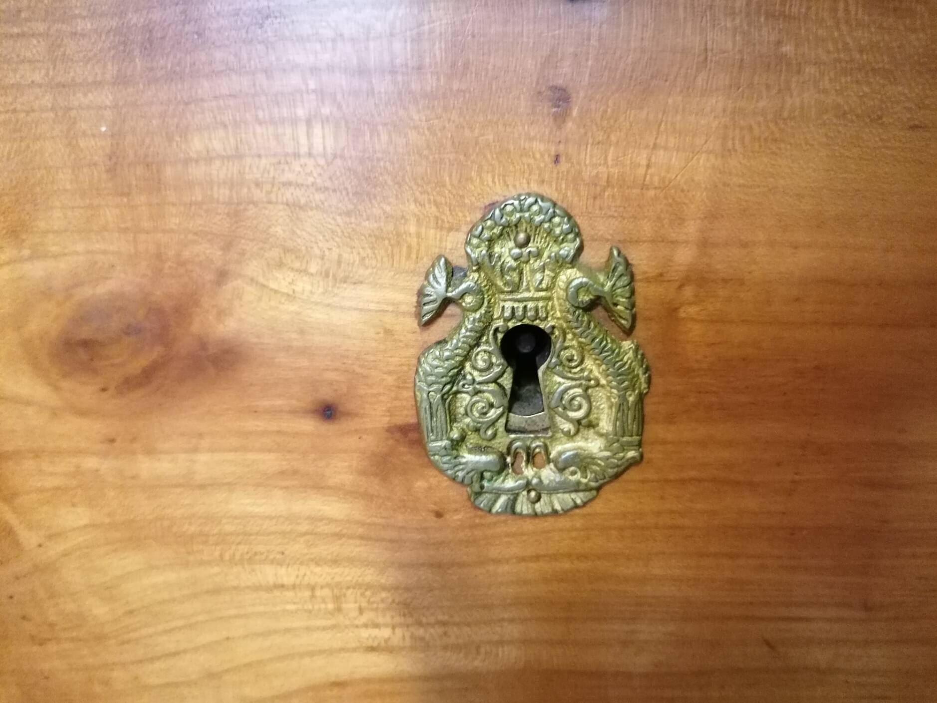 Louis Phillipe style 4-drawer chest of drawers