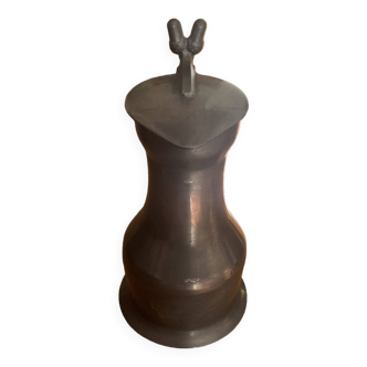 Carafe en étain