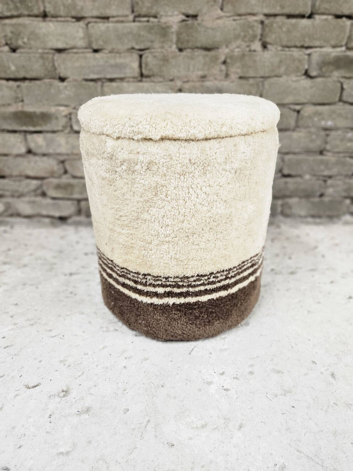 Tabouret pouf coffre laine bouclette année 1970 vintage