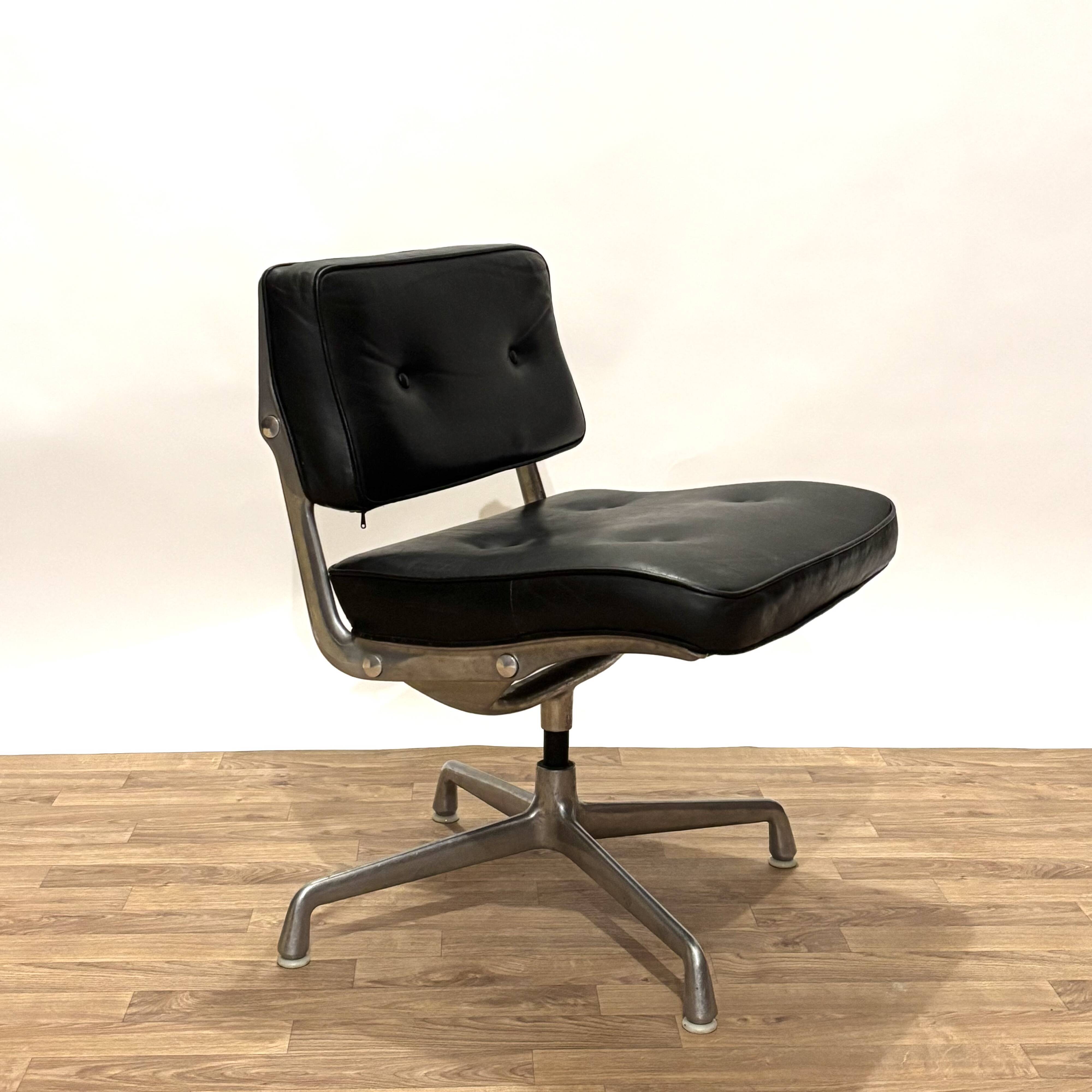 Intermediate Eames Chair from the 1970s in leather.