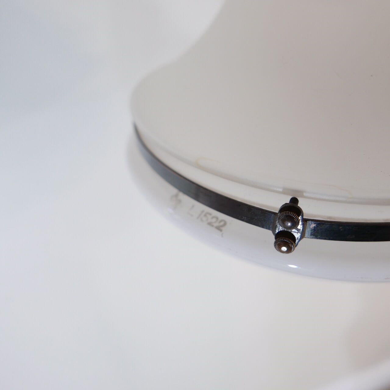 Suspension Peter Behrens luzette