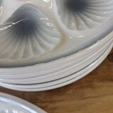 11 assiettes et 1 plat à huitres Moulin des Loups