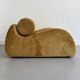Fauteuil ocre graphique