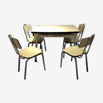Table and 4 chairs in formica