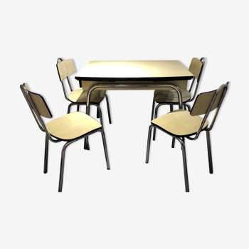 Table et 4 chaises en formica