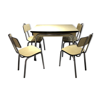 Table and 4 chairs in formica