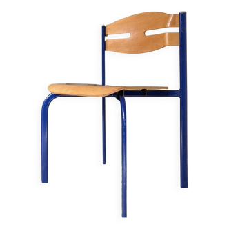 Chaises empilables bleu cobalt