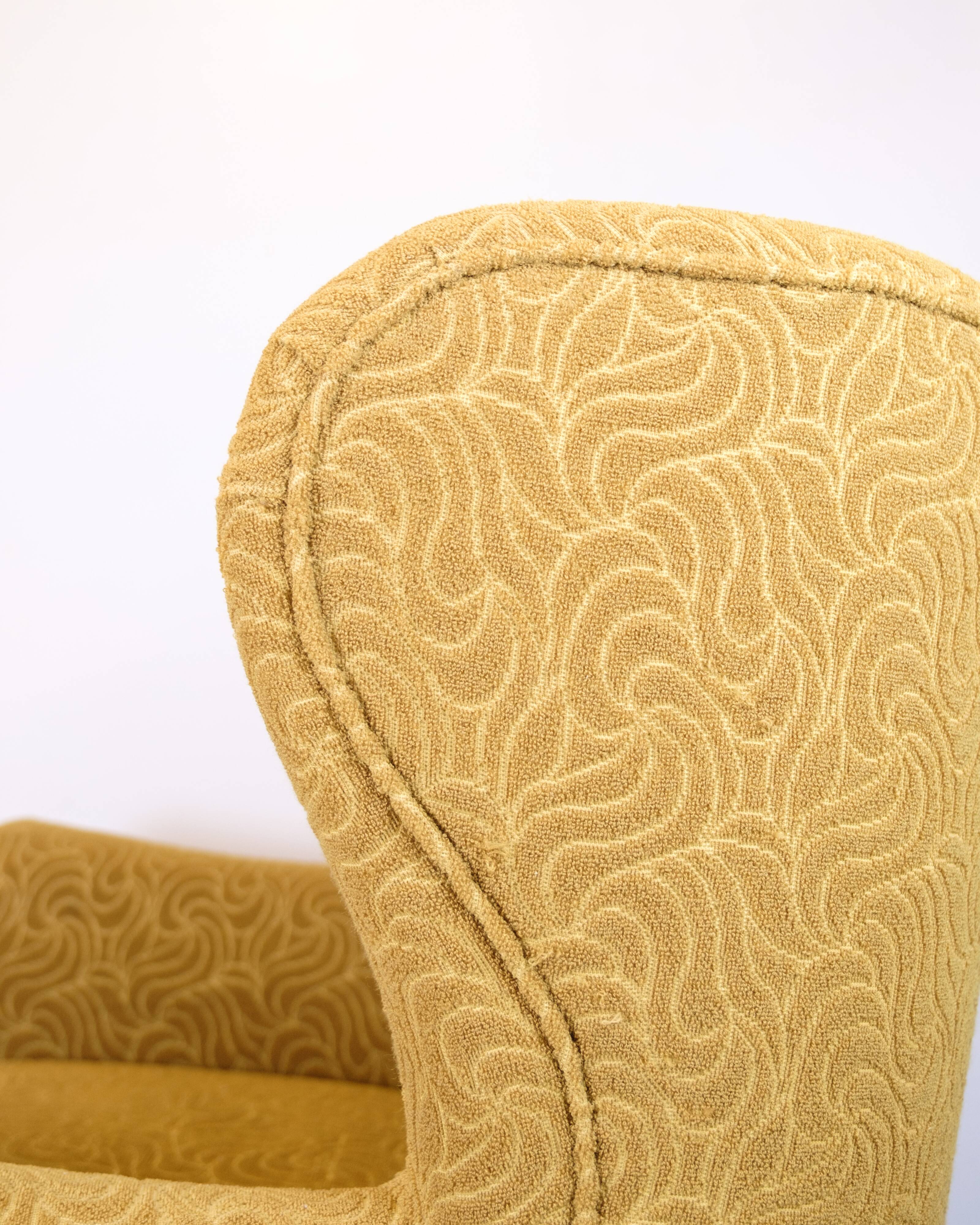 Armchair with ottoman - Over-upholstered - Patterned yellow fabric - Black legs - Danish design - 1940s style