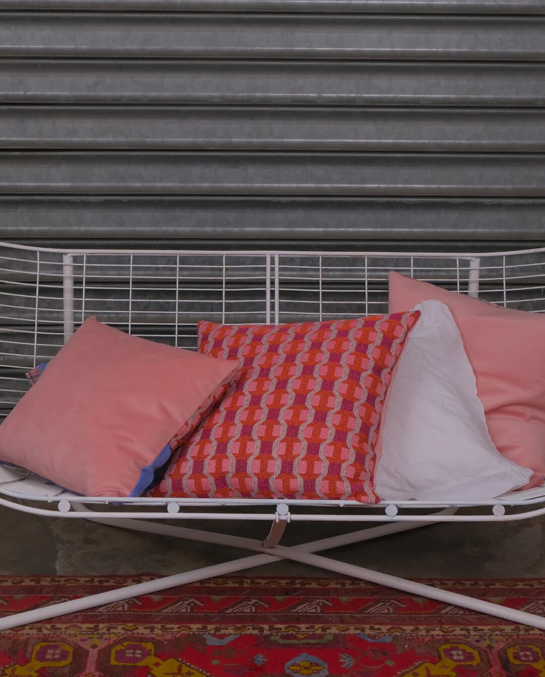 Banquette en métal filaire IKEA années 80