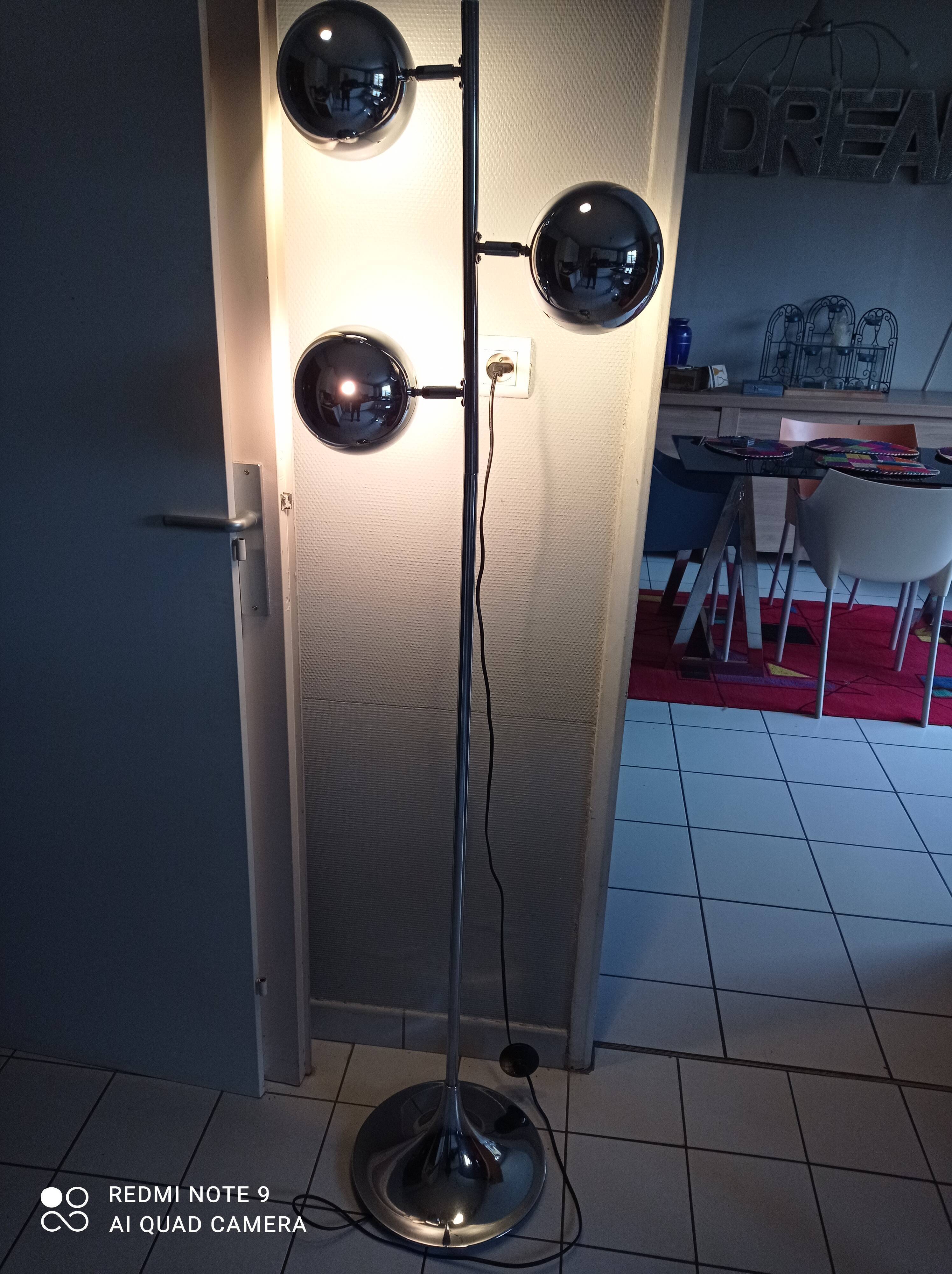 Eyeball floor lamp Tulip foot