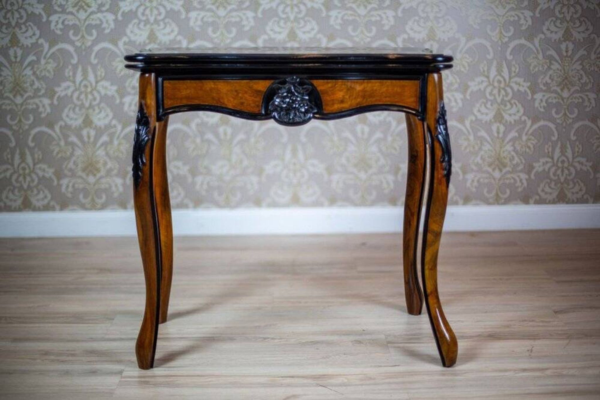 Table de jeu en noyer Louis Philippe antique, années 1890.