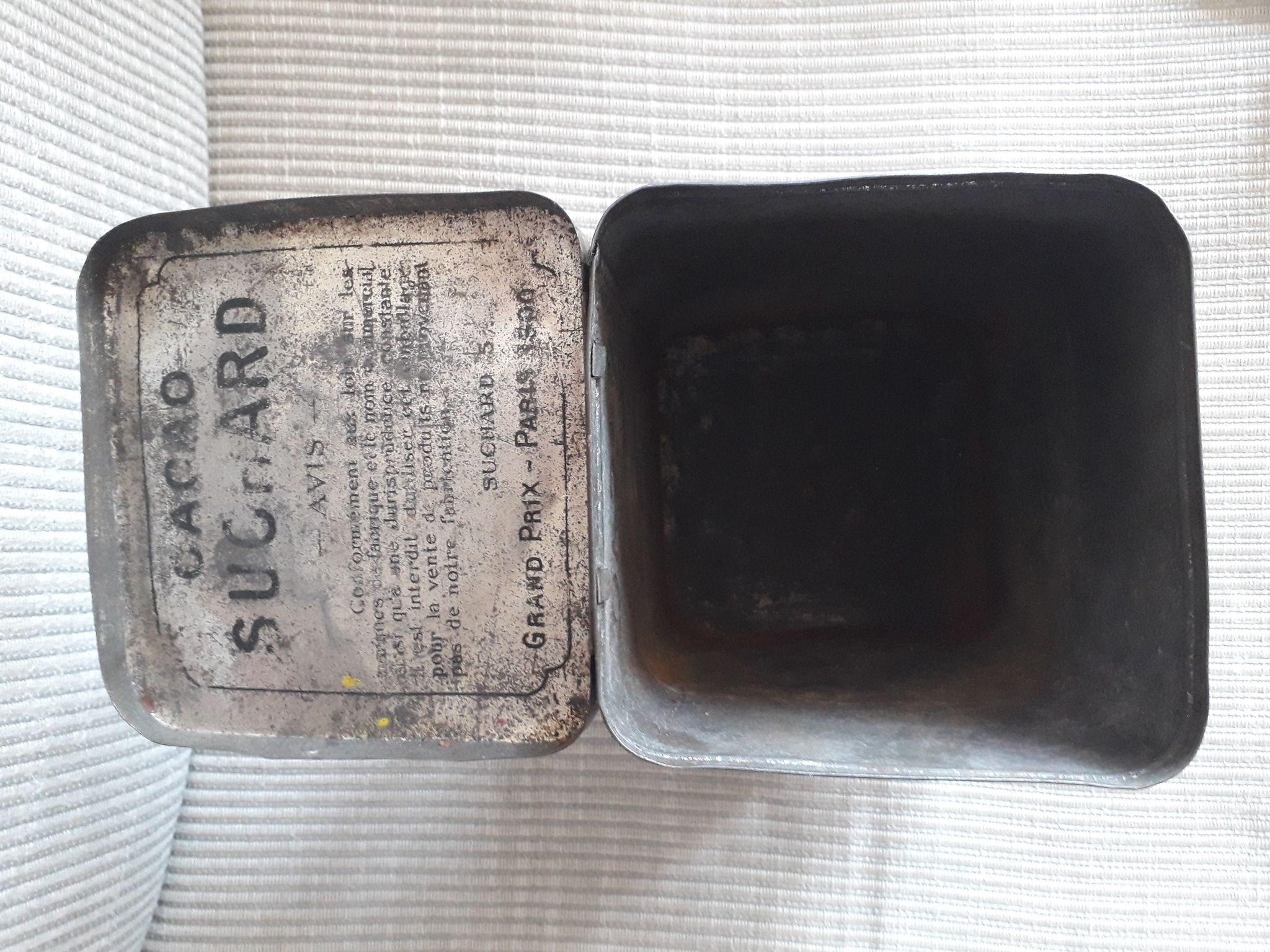 Old metal advertising box cocoa Suchard from the 30s
