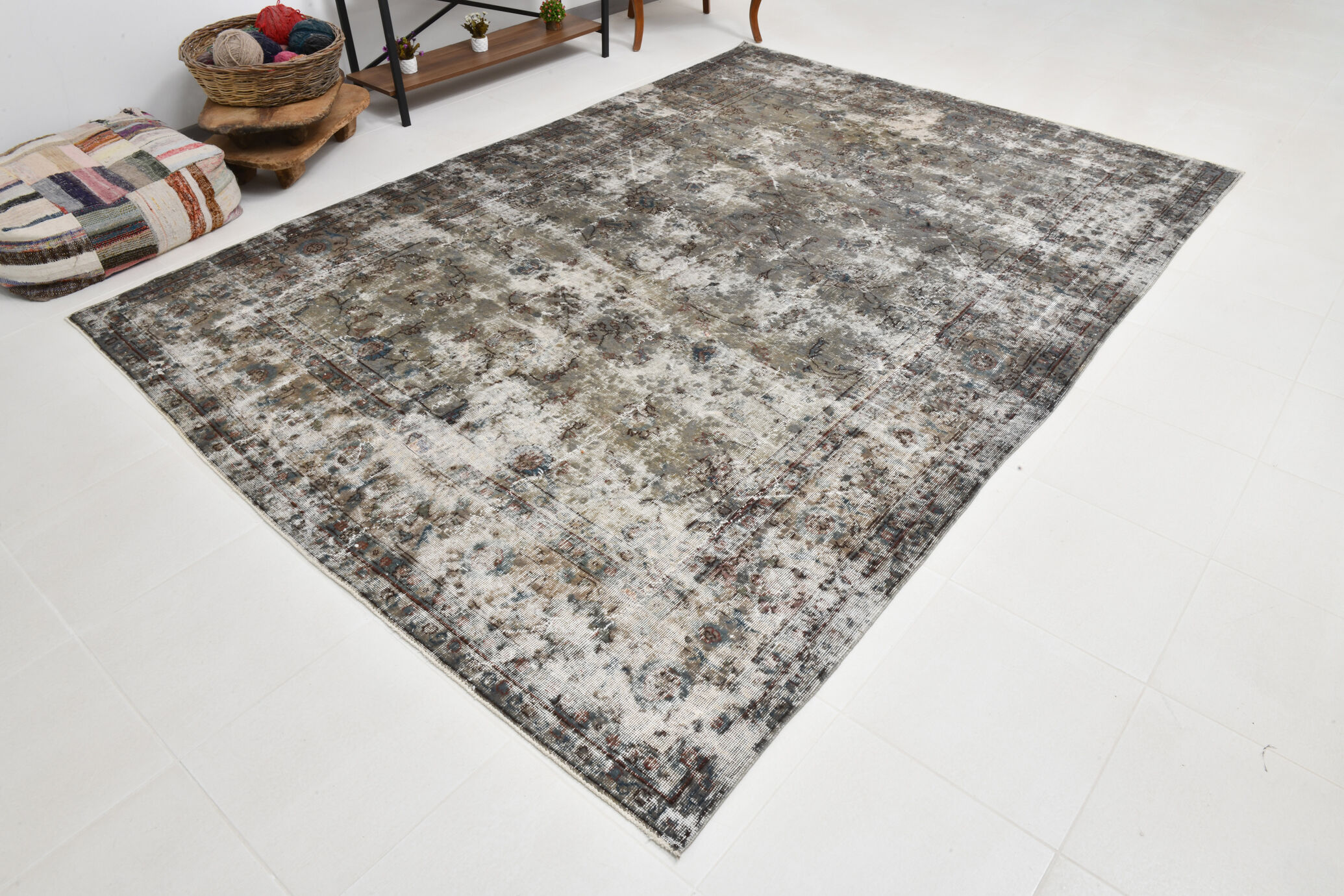 8x11 distressed antique vintage rug 333x230cm