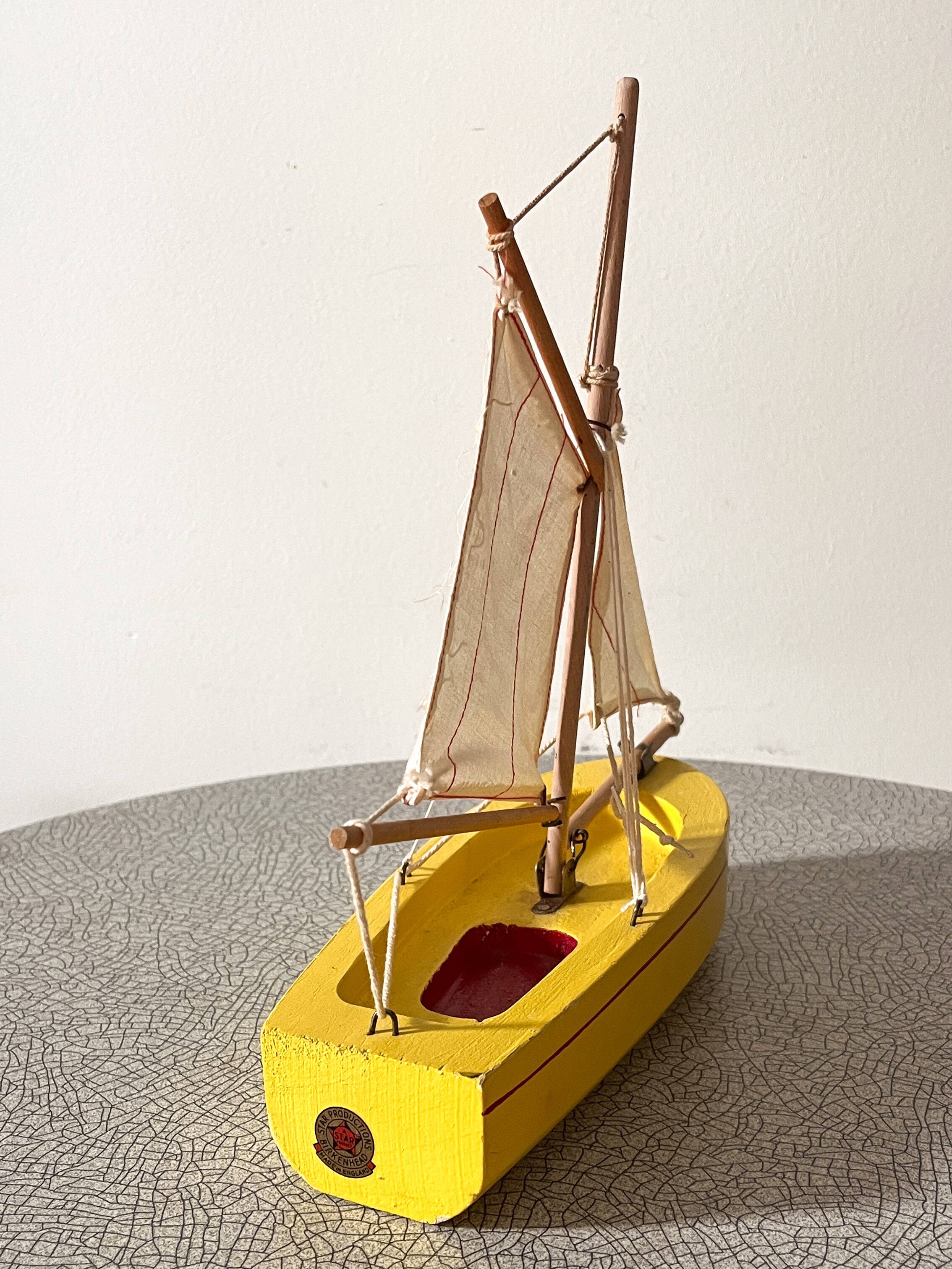 Wooden pond yacht from the English brand Star'Yacht Birkenhead.