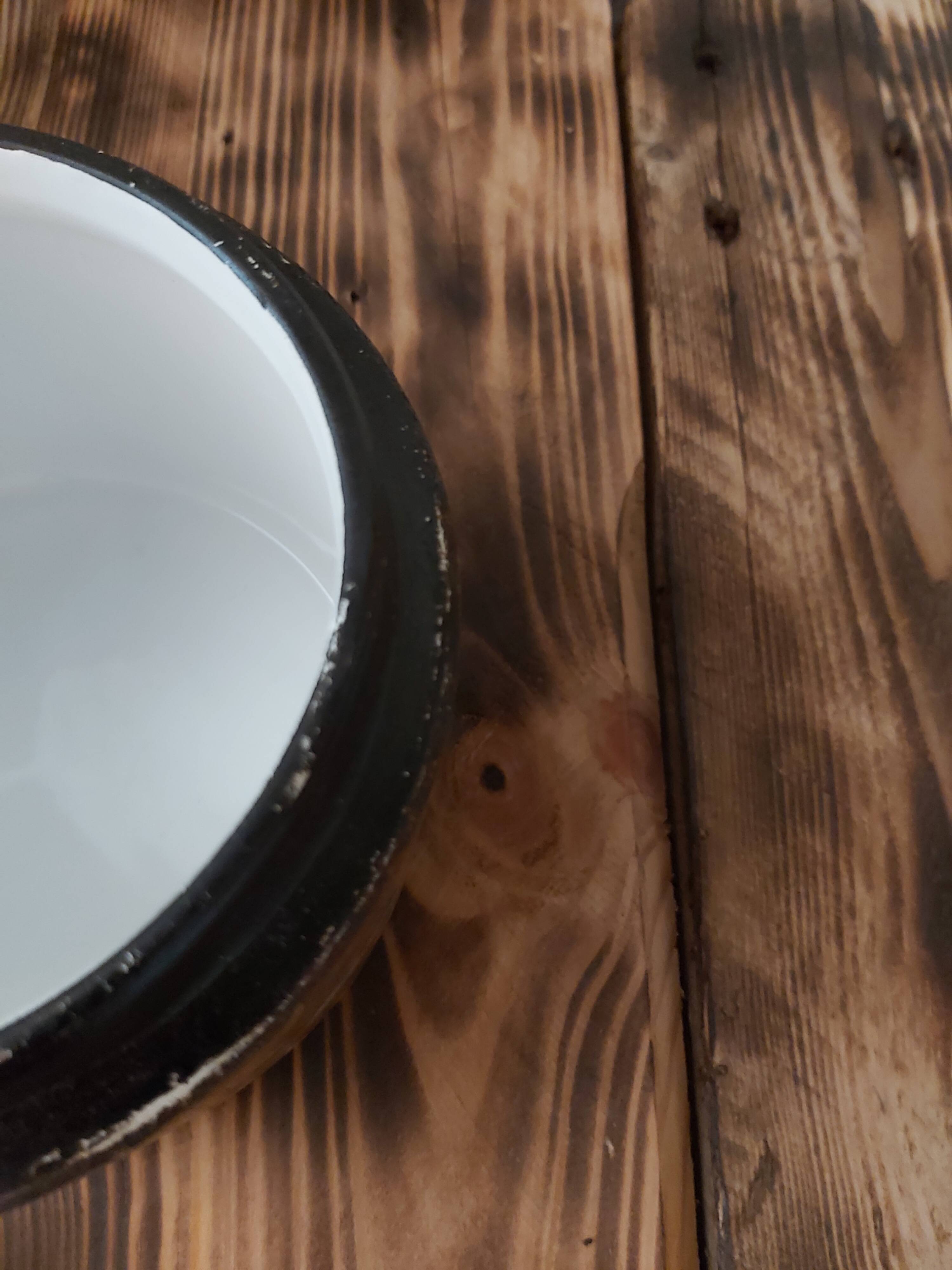 Tobacco pot with humidifier