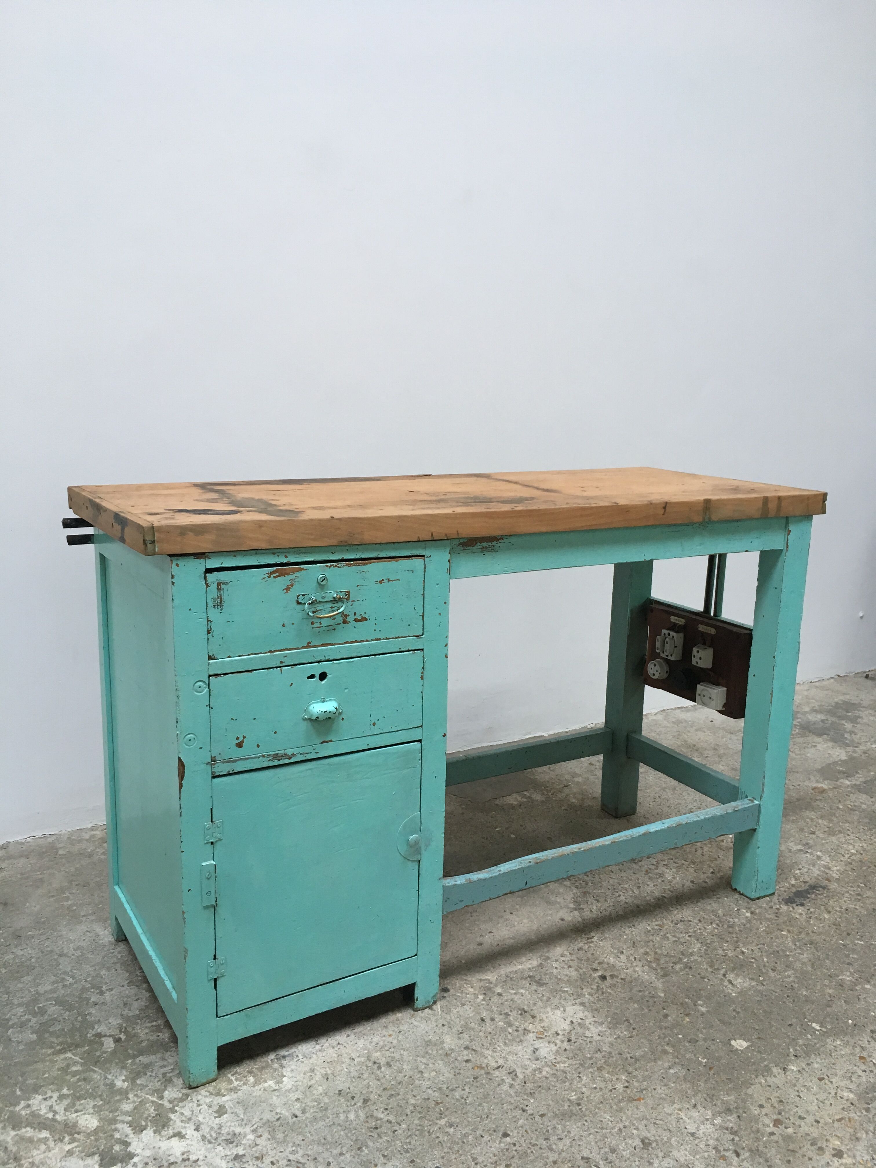Counter desk established mint