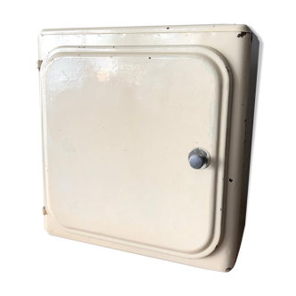 Metal medicine cabinet