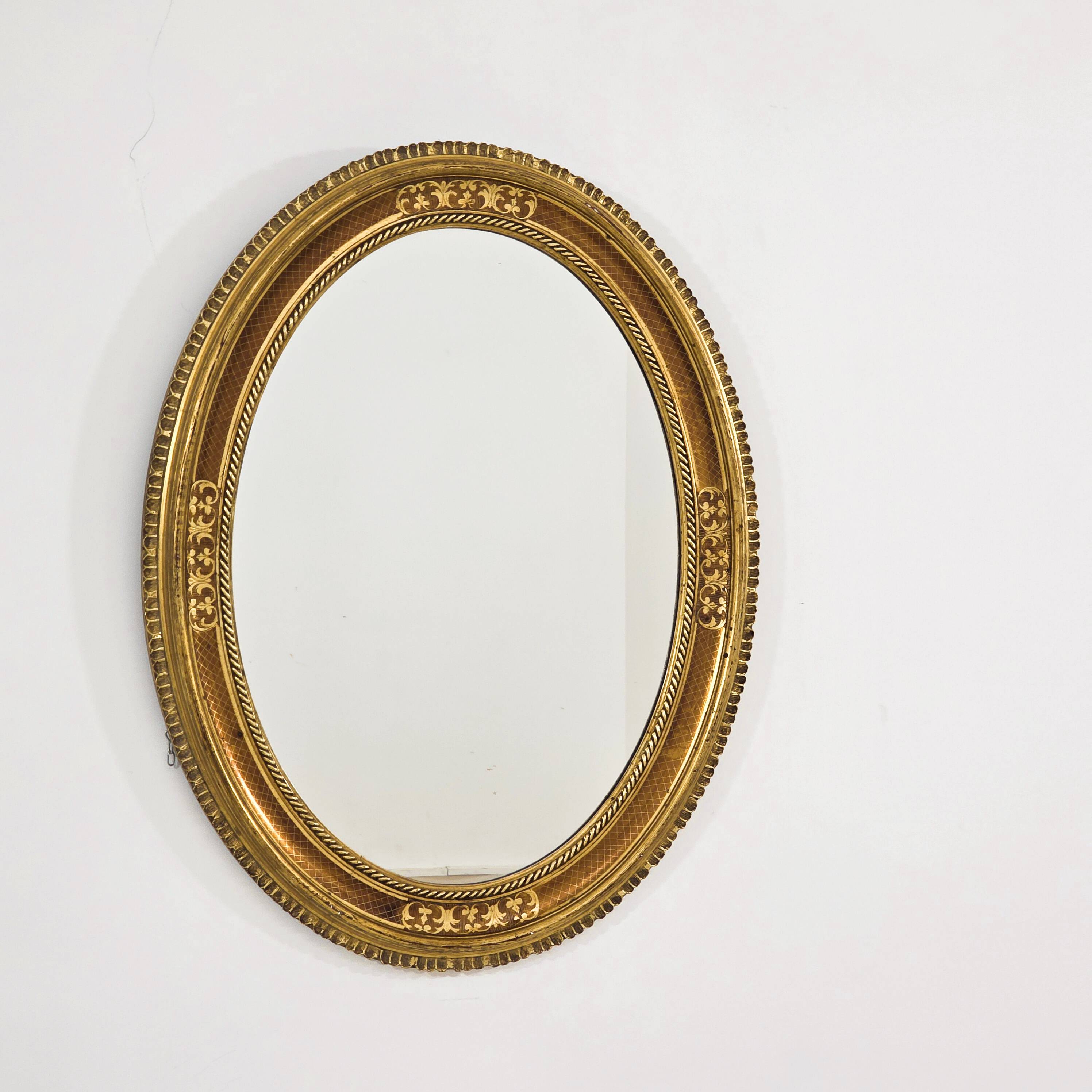 Paire de miroirs médaillon de style Louis XV