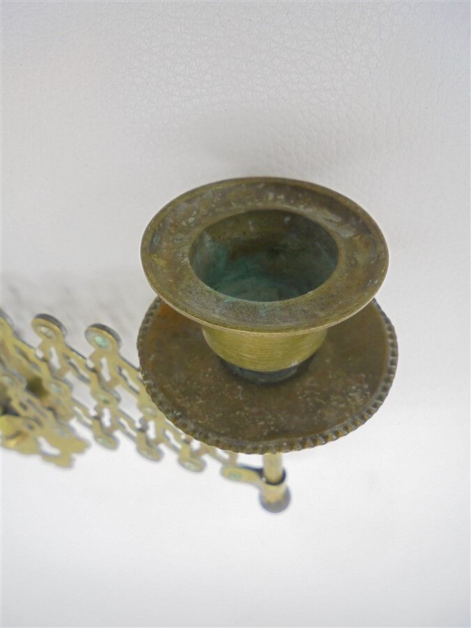 Wall-moving candlestick