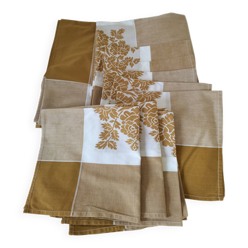 Vintage tablecloth and 8 napkins – caramel and golden mustard tones