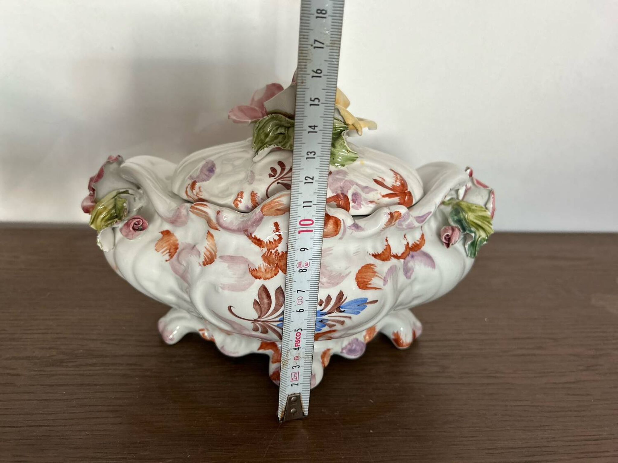 Soup tureen
